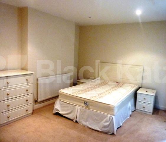 			AVAIL 15/7/16!, 4 Bedroom, 1 bath, 1 reception Flat			 St Stephens Gardens, NOTTING HILL 